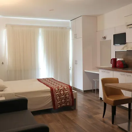 Layiotis Aparthotel 3*