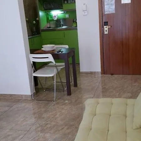 Layiotis מלון דירות 3*