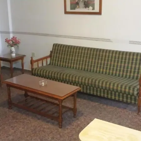 Layiotis מלון דירות